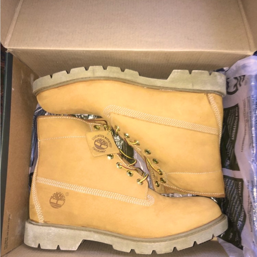 Mens timberland boots size 11 Brand New with the box.